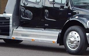 Freightliner M-2 Alluminum Running Board
